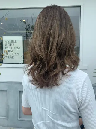 ミディアム カラー 吉原 由菜のヘアスタイル