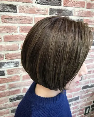 ショート カラー 濱岡 恭子のヘアスタイル