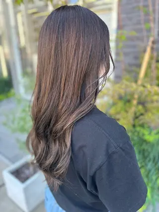 ロング カラー 艶髪ストレート🧚 尾崎 晴香のヘアスタイル