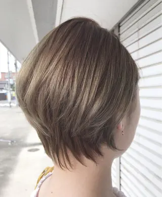 ショート カラー レイヤーカット匠 イソザキノリユキのヘアスタイル