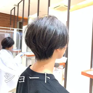 ショート MODEks eau 佐藤優志のヘアスタイル