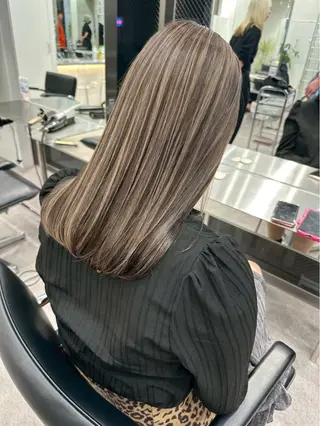 ミディアム カラー ハイトーン/ラベンダ ー/ユイナ🪄のヘアスタイル