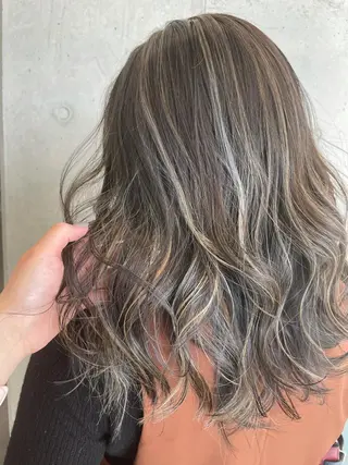 セミロング カラー 髪質改善/縮毛矯正 ツヤ髪🩷さつきのヘアスタイル