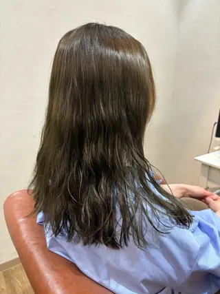 ロング LEEK ［リーク］ 石原愛里のヘアスタイル