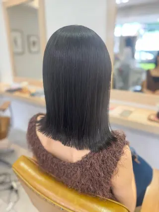 ミディアム Hikari /赤み消しカラーのヘアスタイル