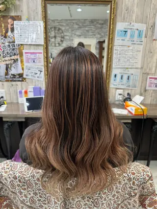 セミロング 土屋朱理/ ハイトーンカラーのヘアスタイル