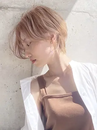 ショート デザインカラー 小西勇次のヘアスタイル