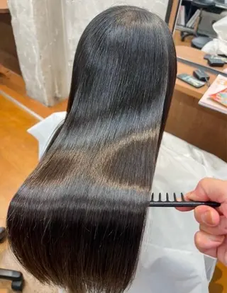 ロング 山本 果穂のヘアスタイル