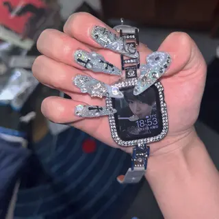 ネイル BLUEM なな🐶のネイルデザイン