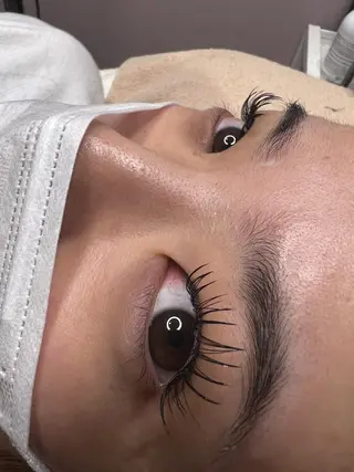 マツエク・マツパ REVE by figaro所属・福井 珠乃のヘアスタイル