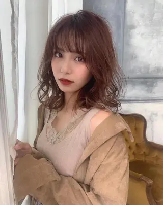 ミディアム カラー パーマ 岡田真瑞🍒🤍 透明感カラー/暖色のヘアスタイル