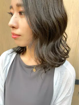 ミディアム カラー ハイライトが 得意なニキです😊のヘアスタイル