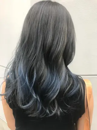 セミロング カラー にった みずきのヘアスタイル