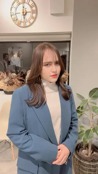 ミディアム まなり See.のヘアスタイル