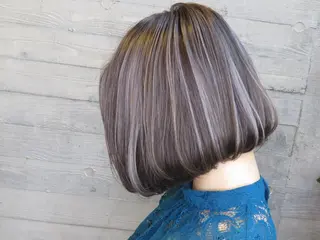 ショート カラー コールネックスザサロン所属・白髪ぼかし×デザイン 🕊️🫧ホウジョウのヘアスタイル