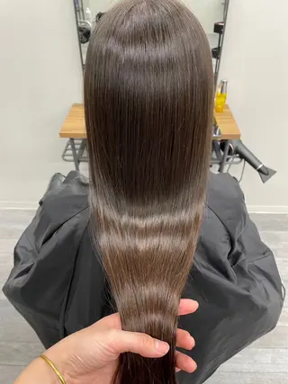 ロング カラー LUPOTE所属・✨髪質改善美髪×🩵 艶透明感カラータイガのヘアスタイル