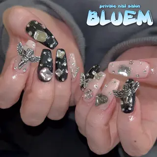 ネイル BLUEM なな🐶のネイルデザイン