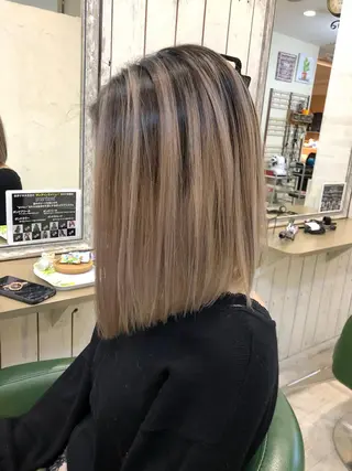 ミディアム 韓国レイヤー外国人風 透明感カラー髪質改善のヘアスタイル