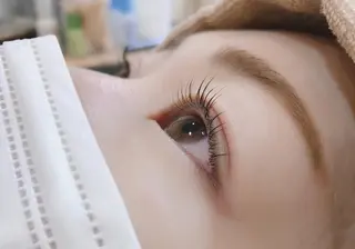 マツエク・マツパ カドムラ モエのヘアスタイル