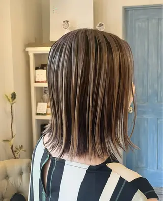 ミディアム よこもり あいのヘアスタイル