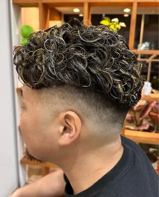 ショート カラー パーマ メンズ peakshair所属・艶々になる髪質改善 𝒀𝑼𝑻𝑶のヘアスタイル