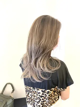 ロング カラー ダメージレスブリーチ HIROSHIのヘアスタイル