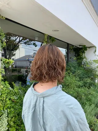 ショート ROZA germe所属・SHIO / ハイトーンカラーのヘアスタイル