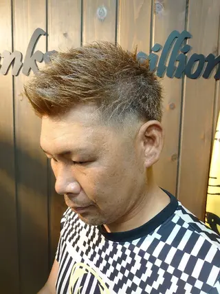 カラー サンフラット所属・岡林 選のヘアスタイル