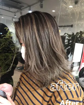 ミディアム カラー 細沼 葵のヘアスタイル