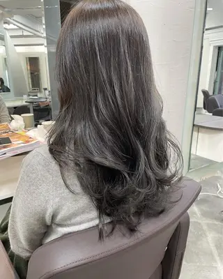 ロング カラー 平 ちひろのヘアスタイル