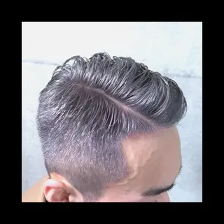 ショート カラー 及川シゲル 髪質改善講師のヘアスタイル