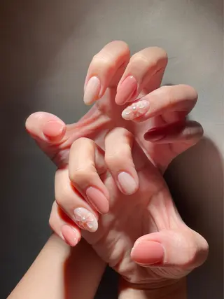 ネイル Nailsalon Repos.所属・Rika🌼 シンプル•マグネットのネイルデザイン