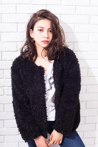 ミディアム パーマ 朝比奈 志保のヘアスタイル