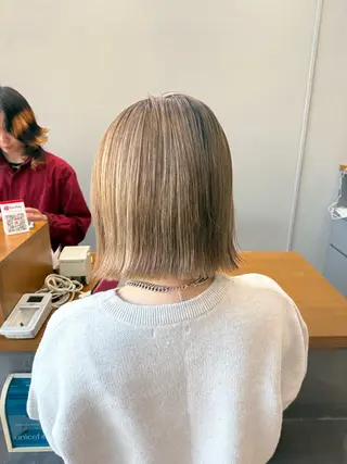 ショート カラー エマ ピボット 中川店所属・富原崇太/透明感カラ ー/切りっぱなしボブのヘアスタイル