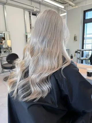 カラー ViVIE所属・VIVIE天神 ブリーチのヘアスタイル