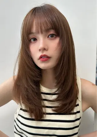 ミディアム カラー 小林 杏嘉のヘアスタイル