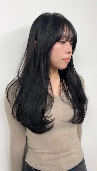 ロング レイヤー透明感カラー AIKAのヘアスタイル