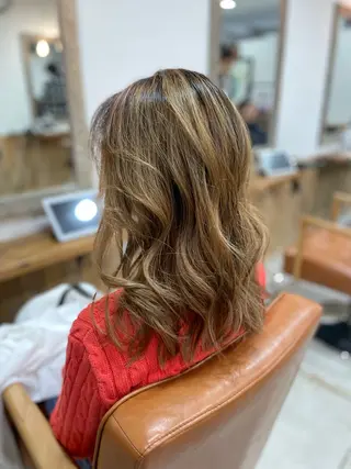 カラー Kana .のヘアスタイル