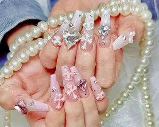 ネイル 🦋 Queenieのネイルデザイン