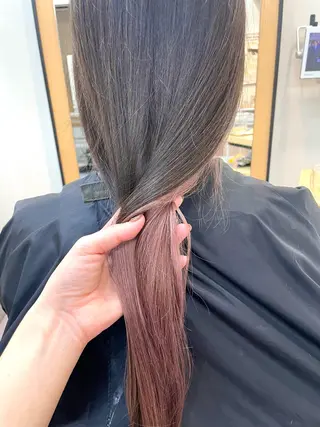 ロング カラー RINOSHORES YOKOHAMA.日本大通り店所属・ハイトーン nagisaのヘアスタイル