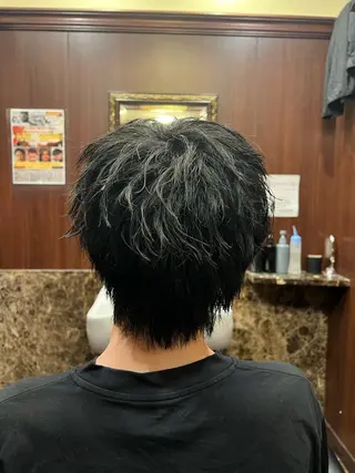 ミディアム ヒロ銀座バーバーショップ丸の内所属・秋山 琳太のヘアスタイル