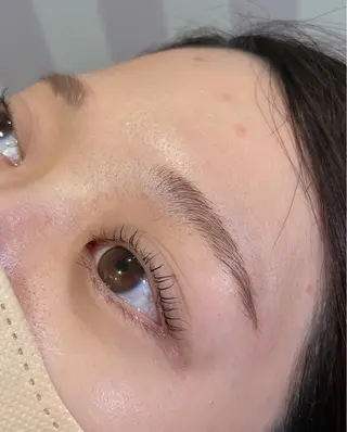 マツエク・マツパ cure所属・井上 真里奈のヘアスタイル