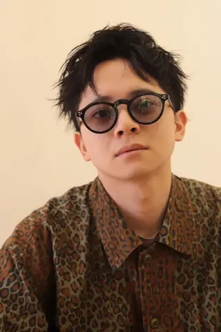 メンズ メンズ ヘアメイク ハイトーン キャロのヘアスタイル