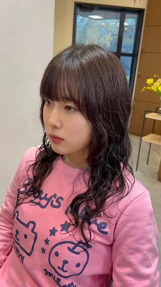 ロング パーマ amiehairroom所属・むらたナチュラルパー マ🌀透明感カラーのヘアスタイル