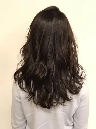 セミロング カラー デザインカラー🌈 高木リョウのヘアスタイル