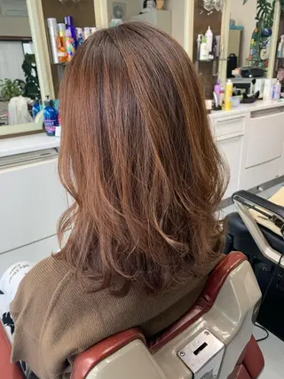 セミロング カラー ストウ ナナエのヘアスタイル