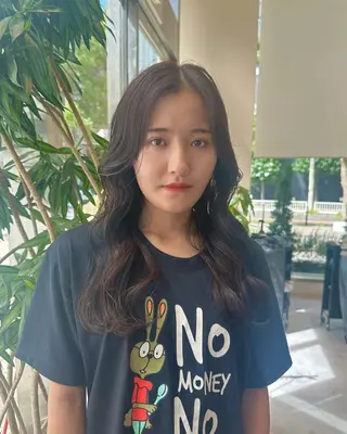 セミロング カラー 透ける艶カラー💎 ミオのヘアスタイル