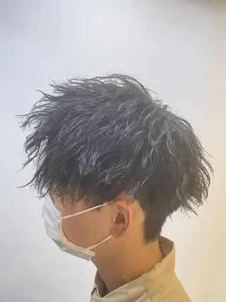 ショート パーマ メンズ 三ノ宮フェザーパーマ 蕃本 啓利のヘアスタイル