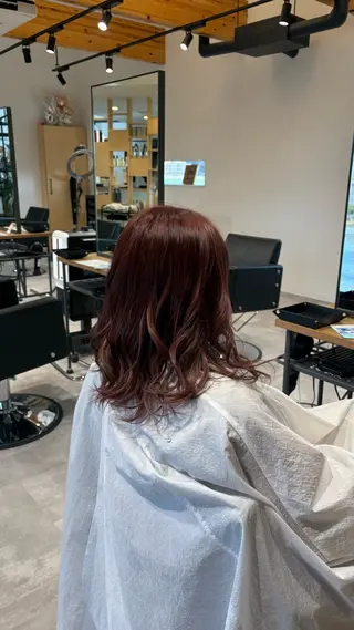 ミディアム 滑川 吏音のヘアスタイル