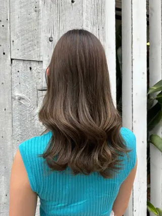 ミディアム 若月 七海のヘアスタイル